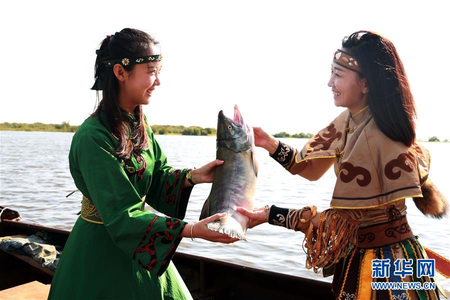 （新華全媒頭條·圖文互動）（9）讓各民族手足相親守望相助——以習(xí)近平同志為核心的黨中央關(guān)心少數(shù)民族和民族工作紀(jì)實