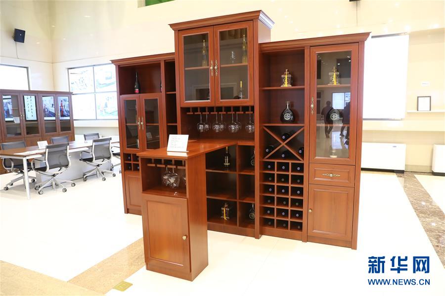 （四中全會精神在基層·圖文互動(dòng)）（1）老工業(yè)城市“明星產(chǎn)品”的昔與今