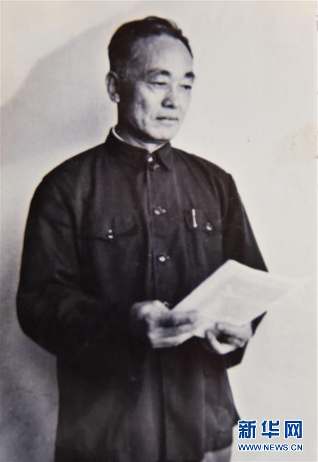 （新華全媒頭條·圖文互動）（3）滄海橫流 信仰彌堅(jiān)——記共產(chǎn)黨員、湘潭大學(xué)九旬教授滄南