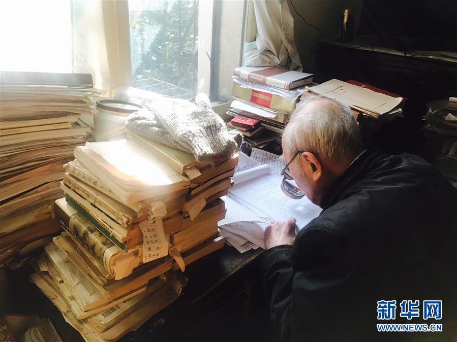 （新華全媒頭條·圖文互動）（10）滄海橫流 信仰彌堅(jiān)——記共產(chǎn)黨員、湘潭大學(xué)九旬教授滄南