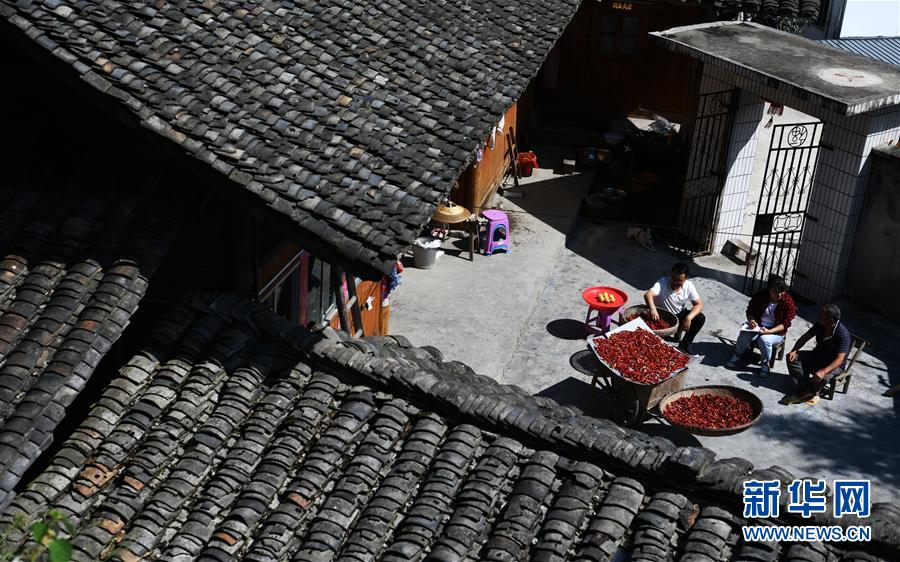 （新華全媒頭條·圖文互動(dòng)）（3）干部去哪兒了？——貴州干部大規(guī)模下沉脫貧攻堅(jiān)一線(xiàn)紀(jì)實(shí)