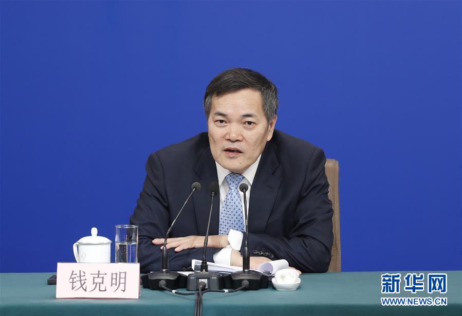 （兩會·XHDW）（6）商務(wù)部部長鐘山等就“促進(jìn)形成強(qiáng)大國內(nèi)市場 推動(dòng)全方位對外開放”答記者問