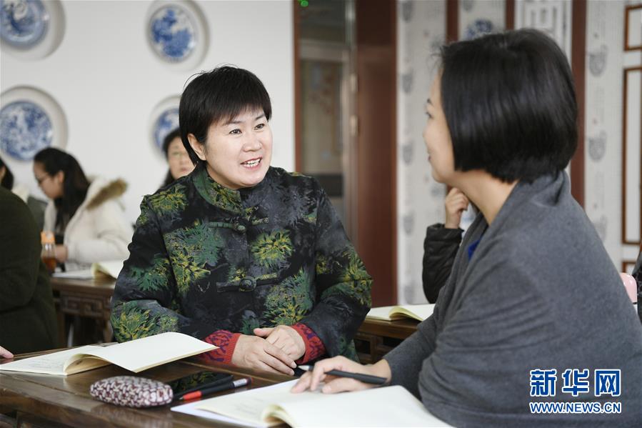 （兩會(huì)·圖片故事）（7）全國人大代表馬恒燕：讓城鄉(xiāng)學(xué)生共享“互聯(lián)網(wǎng)+教育”優(yōu)質(zhì)資源