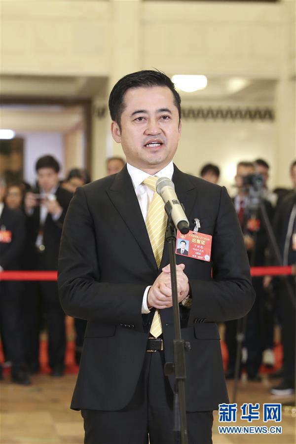 （兩會(huì)·面對(duì)面·XHDW）（8）全國(guó)人大代表接受采訪(fǎng)