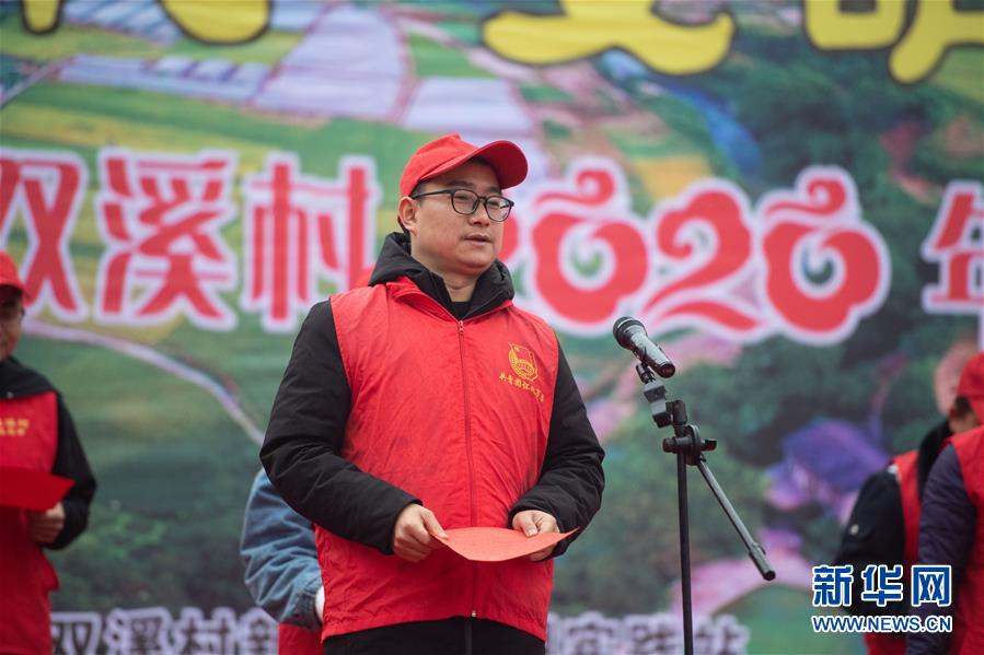 （新春走基層·圖文互動）（1）村晚“說唱”唱什么？