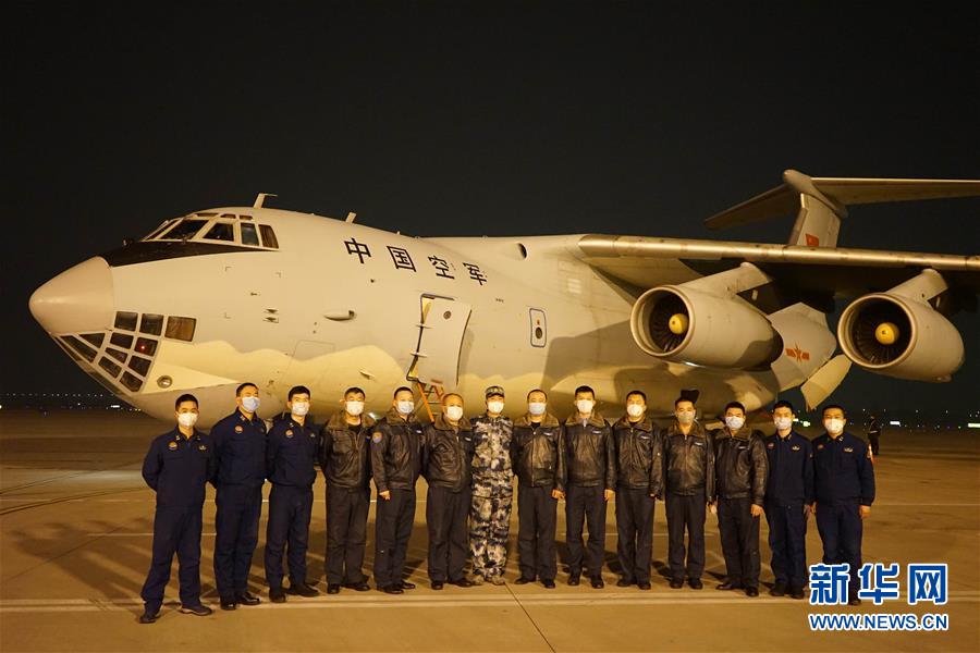 （新型肺炎疫情防控·圖文互動）（2）除夕夜，他們這樣出征——空軍軍醫(yī)大學(xué)醫(yī)療隊出征武漢疫區(qū)見聞