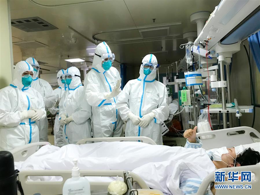 （新華全媒頭條·圖文互動）（3）新華社評論員：危難時刻，黨員干部要挺身而出——論堅決打贏疫情防控阻擊戰(zhàn)
