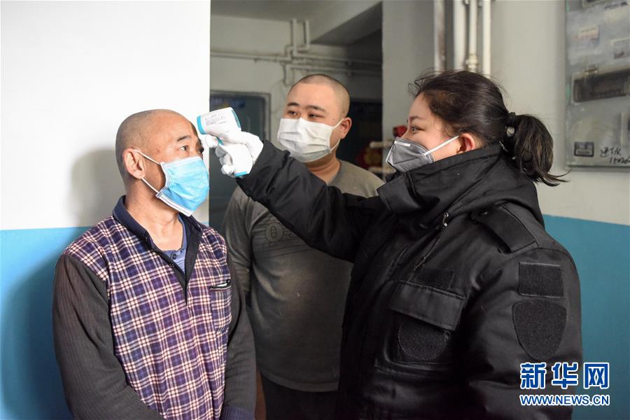 （聚焦疫情防控·圖文互動）（4）“我們多跑跑，居民更安全”——直擊新疆基層社區(qū)疫情防控