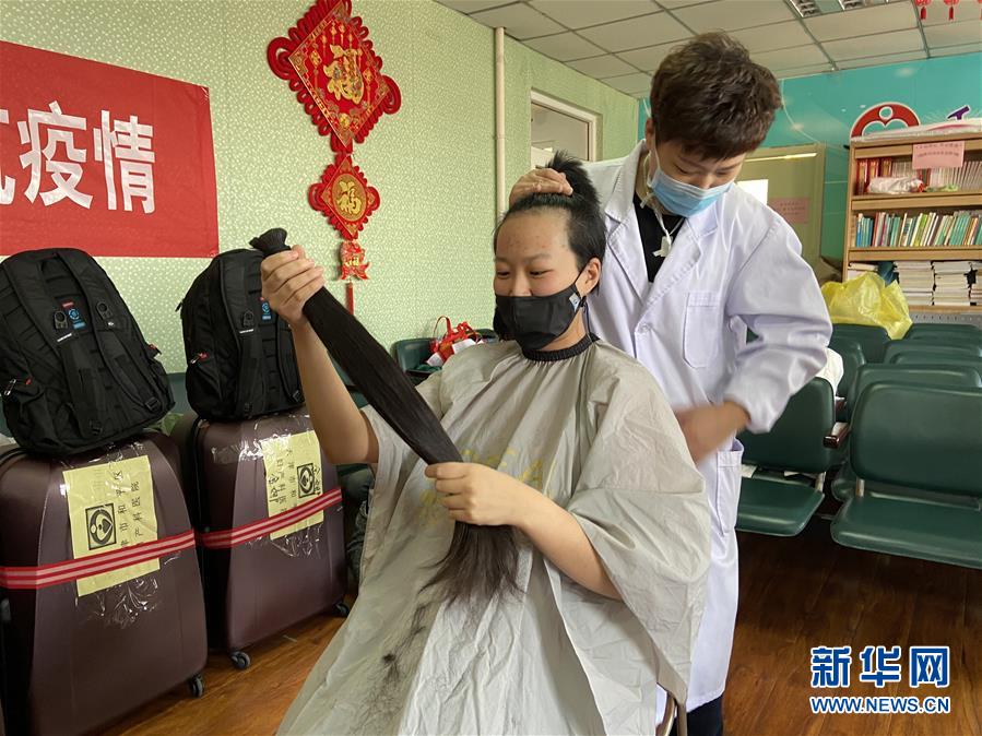 （聚焦疫情防控·圖文互動(dòng)）（1）沖鋒向前，我們義無(wú)反顧——“戰(zhàn)疫”一線醫(yī)護(hù)人員群像
