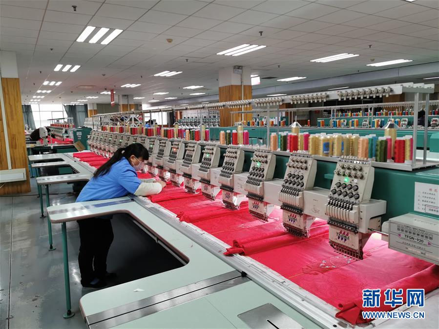 （來自經(jīng)濟前沿的故事·企業(yè)復工復產(chǎn)·圖文互動）（6）“開門紅包”變“消毒迎門”——長沙高新區(qū)一家企業(yè)復工的“拼勁”