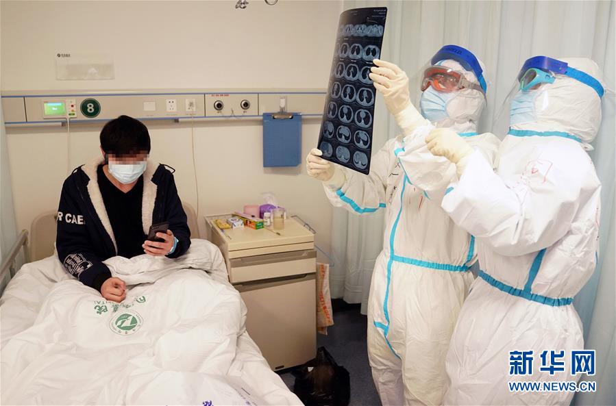 （新華全媒頭條·圖文互動）（7）“與國家同舟，與人民共濟”——新冠肺炎重癥救治同濟醫(yī)院戰(zhàn)“疫”直擊