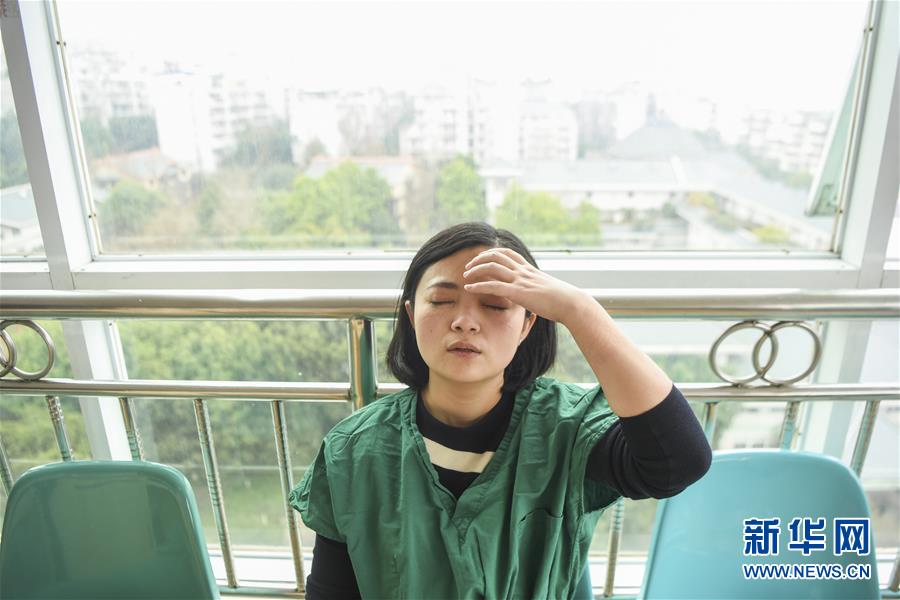 （一線抗疫群英譜·圖文互動）（8）“我已躬身入局，勢要共渡難關(guān)!”——戰(zhàn)“疫”一線醫(yī)生黃霞