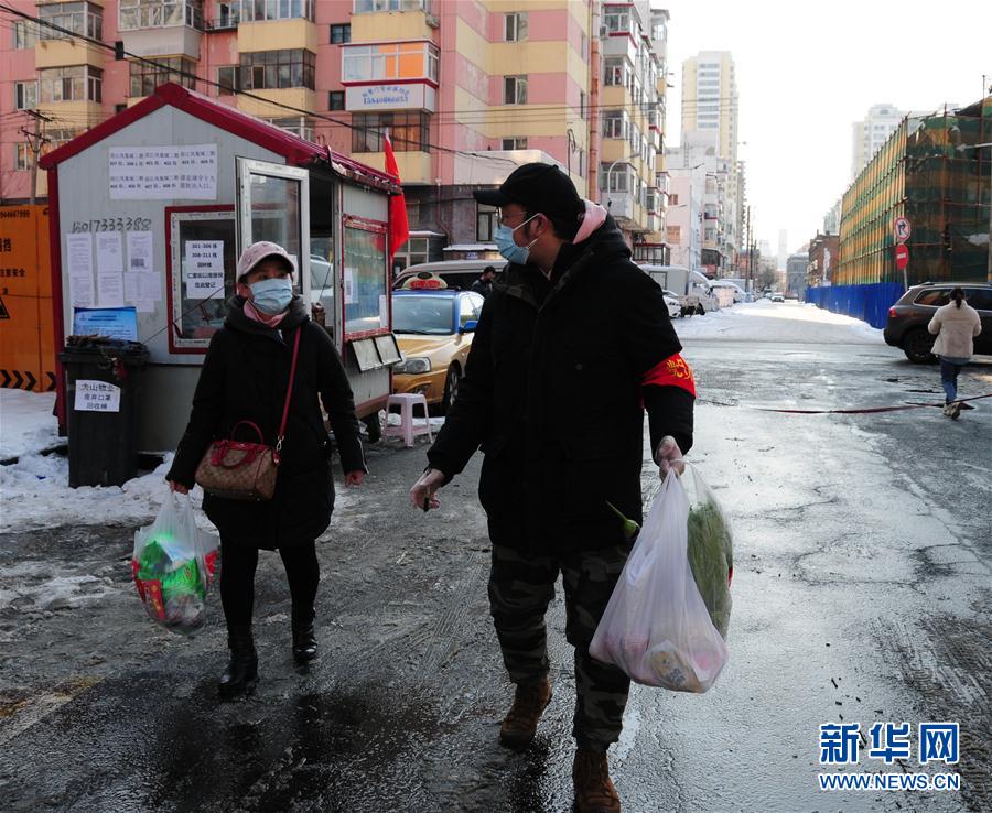 （聚焦疫情防控·圖文互動(dòng)）（1）不知你是誰，知你為了誰——社區(qū)戰(zhàn)“疫”志愿者群像