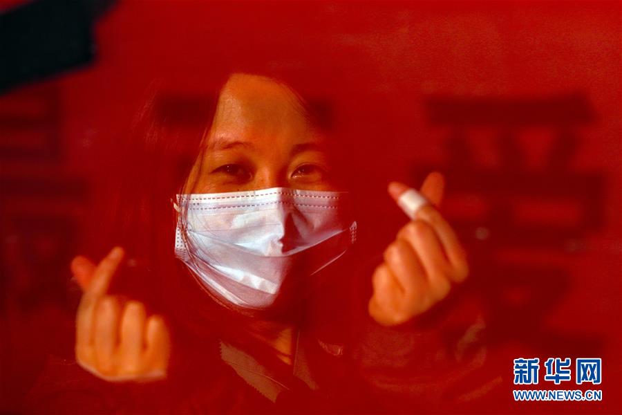 （新華全媒頭條·圖文互動(dòng)）（5）最美逆行者，武漢永遠(yuǎn)記得你！——首批援鄂醫(yī)療隊(duì)返程紀(jì)實(shí)