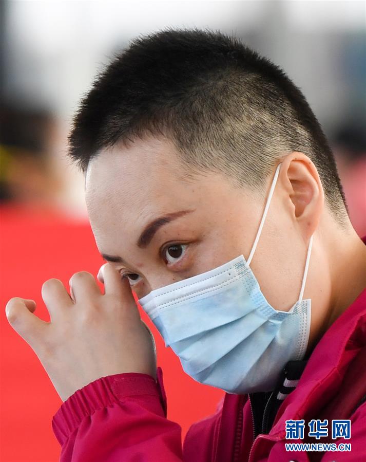 （新華全媒頭條·圖文互動(dòng)）（11）最美逆行者，武漢永遠(yuǎn)記得你！——首批援鄂醫(yī)療隊(duì)返程紀(jì)實(shí)