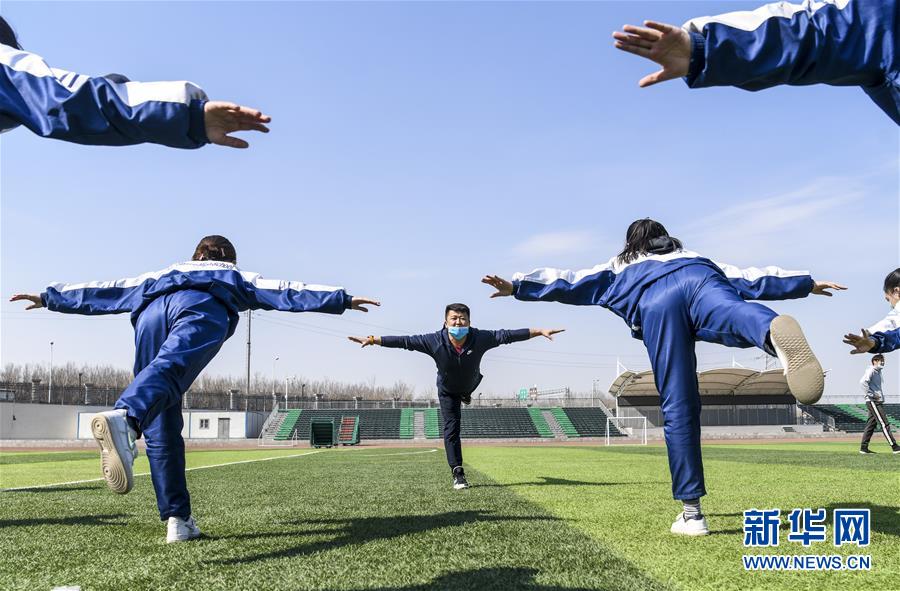 （圖文互動(dòng)）（8）“早”安同學(xué)，“早”安老師！——新疆初高中畢業(yè)班復(fù)課一周回訪見聞