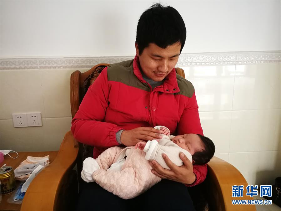 （一線抗疫群英譜·圖文互動）（7）羅文浩：“女兒，你的名字里有溫暖，有榮光！”