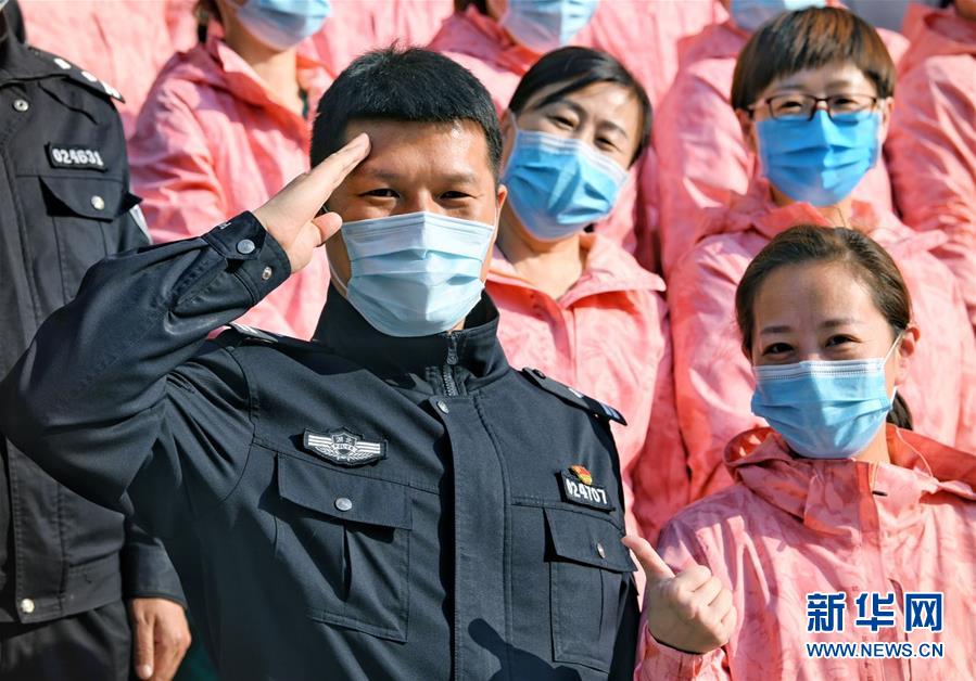 （習(xí)近平致敬的戰(zhàn)“疫”英雄·公安干警篇·圖文互動(dòng)）（1）他們，抗疫一線鑄警魂