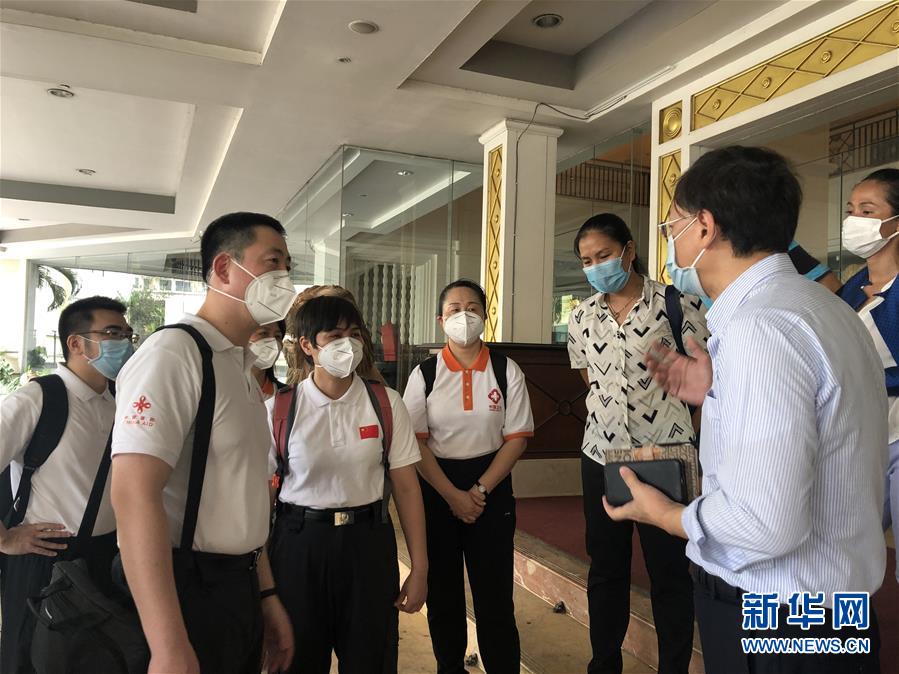 （國際疫情·圖文互動）（6）“工作忙碌又細致，經(jīng)驗豐富又專業(yè)”——一名柬埔寨青年眼中的中國援柬抗疫醫(yī)療專家組