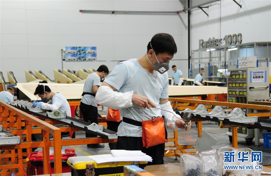 （在習近平新時代中國特色社會主義思想指引下——新時代新作為新篇章·習近平總書記關(guān)切事·圖文互動）（3）按下復工復產(chǎn)“快進鍵”