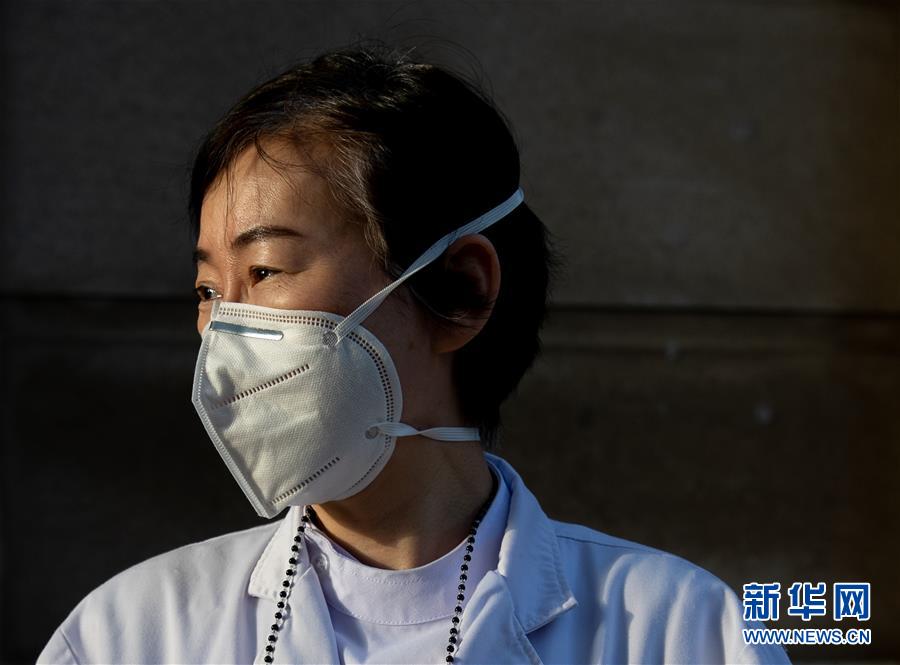 （聚焦疫情防控·圖文互動(dòng)）（15）分秒必爭(zhēng)！一切為了治病救人——中國(guó)抗疫生命至上的生動(dòng)實(shí)踐