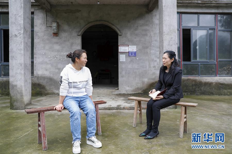 （兩會(huì)人物·圖文互動(dòng)）（4）帶娃、賺錢兩不誤——一位農(nóng)民工代表眼中的脫貧新工作