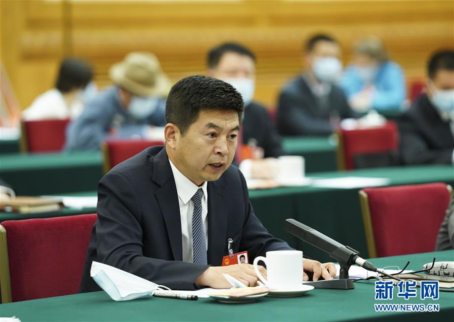 （新華全媒頭條·圖文互動）（5）從人民中汲取磅礴力量——習(xí)近平總書記同出席2020年全國兩會人大代表、政協(xié)委員共商國是紀(jì)實