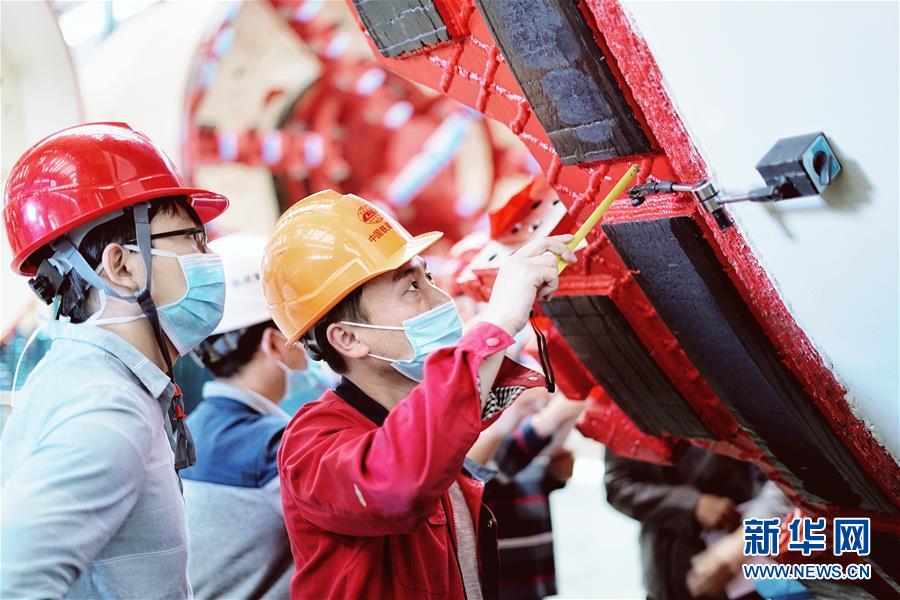 （在習(xí)近平新時(shí)代中國特色社會(huì)主義思想指引下——新時(shí)代新作為新篇章·習(xí)近平總書記關(guān)切事·圖文互動(dòng)）（1）最有力的支撐，最堅(jiān)決的攀登——記錄奮戰(zhàn)在復(fù)工復(fù)產(chǎn)一線的科技工作者