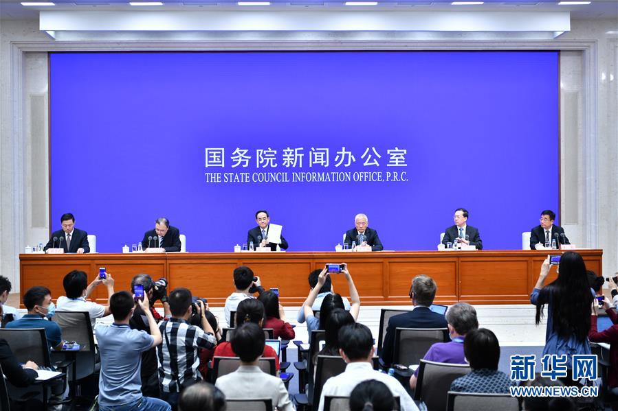 （新華全媒頭條·“抗擊疫情的中國行動”白皮書·圖文互動）（1）人民至上、生命至上的中國答卷——從白皮書看中國抗擊疫情歷程