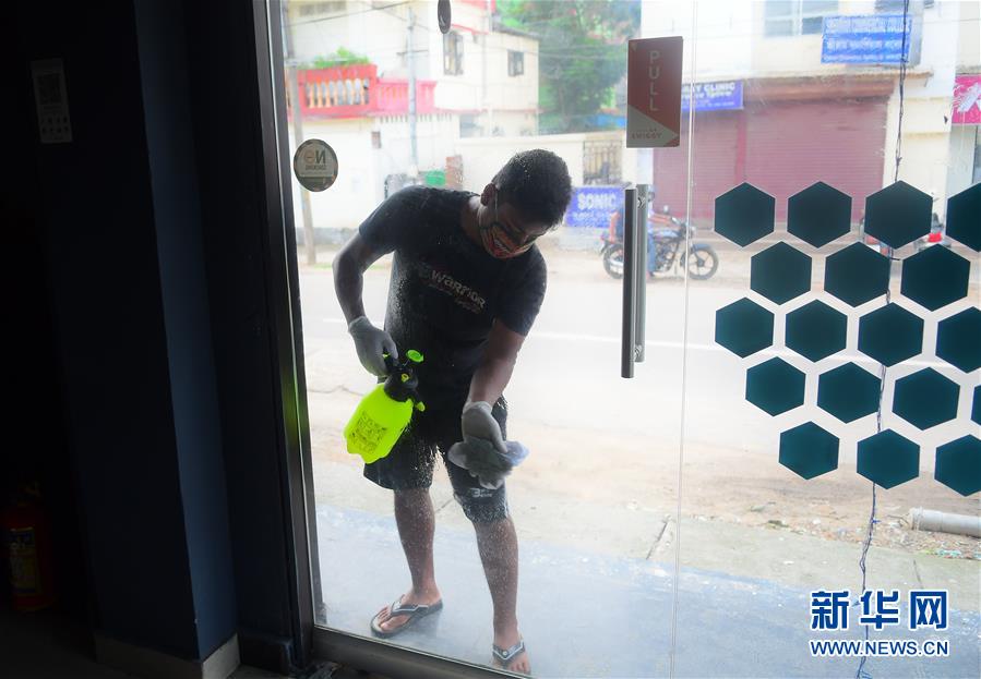 （國(guó)際疫情·XHDW）（1）印度新冠確診病例超25萬 開始分階段放松管控