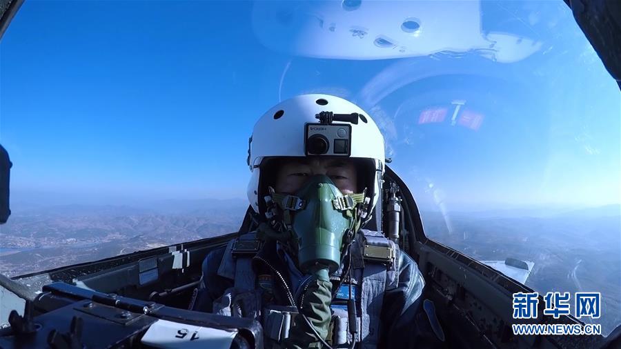 （圖文互動(dòng)）（4）5290小時(shí)！中國(guó)空軍殲擊機(jī)飛行紀(jì)錄保持者光榮停飛