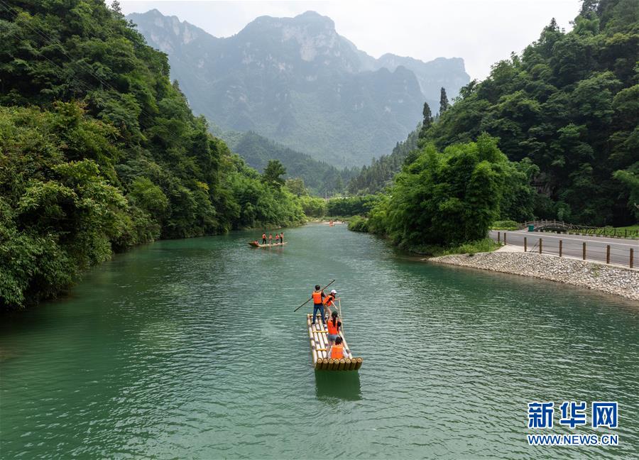 （新華全媒頭條·圖文互動）（1）線上線下消費升溫 文旅活動邁上“云端”——端午假期透視我國經(jīng)濟高質量發(fā)展新動力