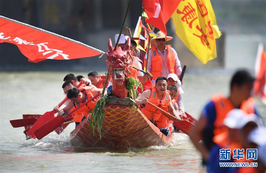 （新華全媒頭條·圖文互動）（5）線上線下消費升溫 文旅活動邁上“云端”——端午假期透視我國經(jīng)濟高質量發(fā)展新動力
