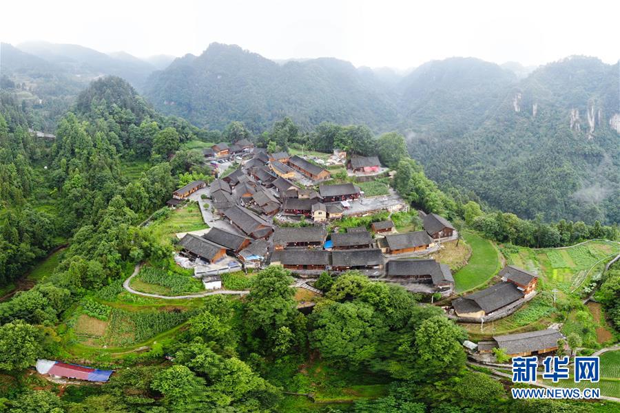 （新華全媒頭條·走向我們的小康生活·圖文互動）（7）那山，那人，那苗寨——十八洞村三代人的奮斗史
