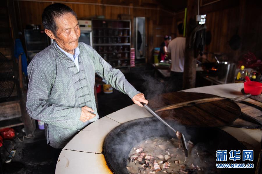 （新華全媒頭條·走向我們的小康生活·圖文互動）（8）那山，那人，那苗寨——十八洞村三代人的奮斗史