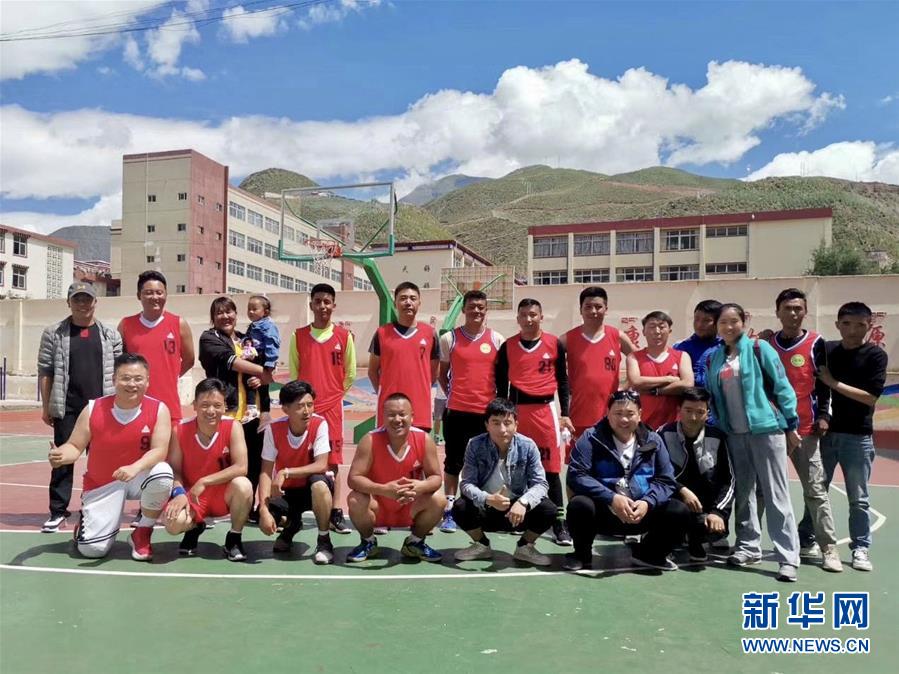 （在習(xí)近平新時(shí)代中國(guó)特色社會(huì)主義思想指引下——新時(shí)代新作為新篇章·習(xí)近平總書記關(guān)切事·圖文互動(dòng)）（2）青春做伴，西部放歌——走近扎根西部建設(shè)邊疆的大學(xué)生們