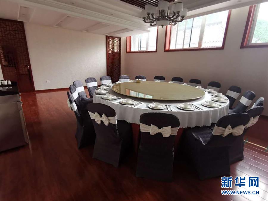 （新華視點(diǎn)·圖文互動）（7）學(xué)校建漂亮點(diǎn)本無錯，為何這所“豪華中學(xué)”讓人困惑？