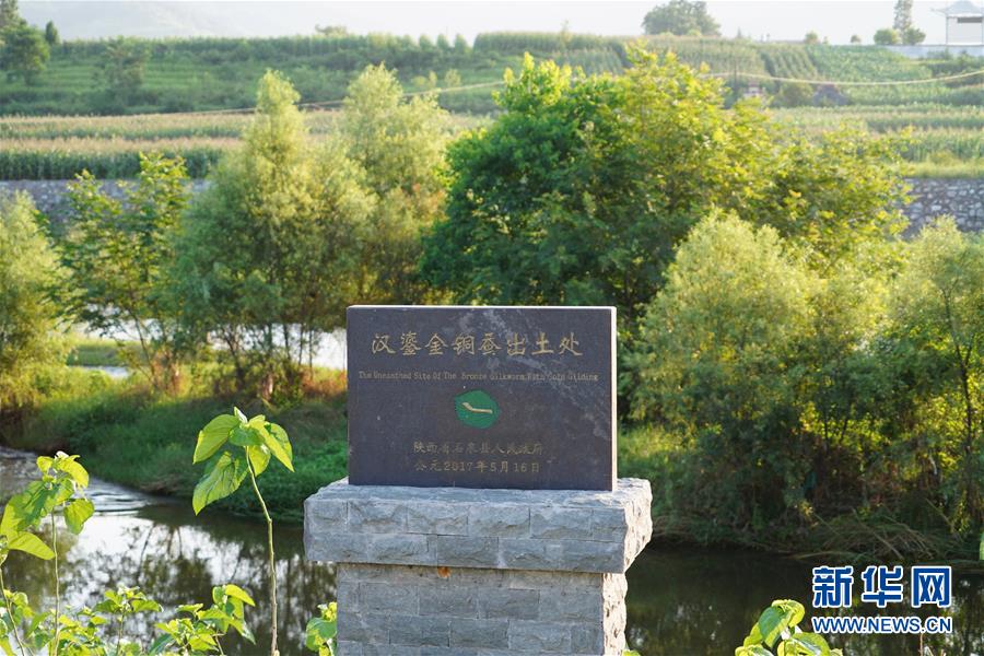 （走向我們的小康生活·圖文互動）（5）綠了青山，紅了日子——秦巴山區(qū)群眾繪出小康“調(diào)色板”