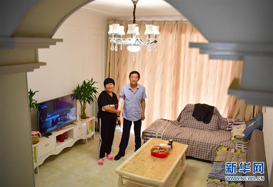 （走向我們的小康生活·圖文互動）（2）“樓上過日子，樓下賺票子”——來自陜西安康的易地扶貧搬遷一線觀察