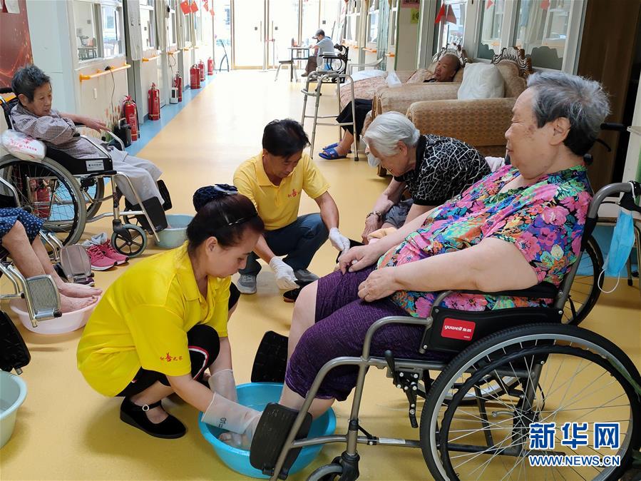 （走向我們的小康生活·圖文互動(dòng)）（3）北京“老有所養(yǎng)”的床邊、身邊、周邊事