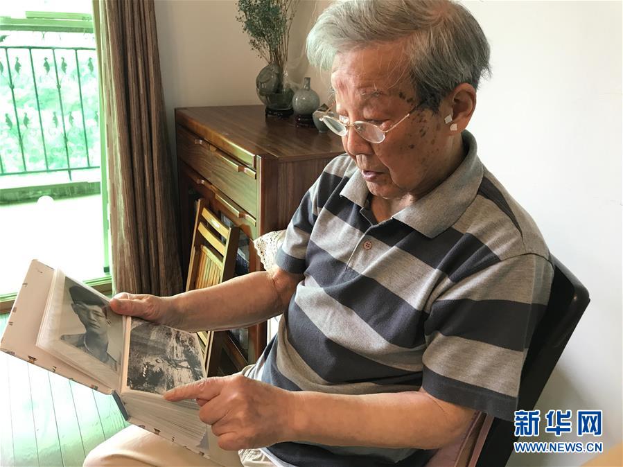 （紀(jì)念抗美援朝70周年·圖文互動）戰(zhàn)地金達(dá)萊，花兒為誰開？——記志愿軍老戰(zhàn)士文工隊員任紅舉
