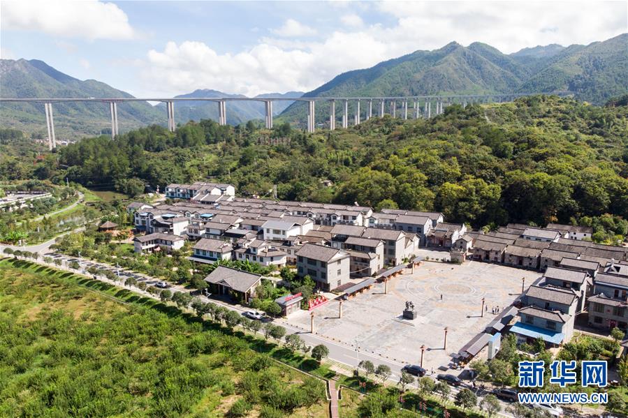 （習(xí)近平的小康故事·新華網(wǎng)·圖文互動(dòng)）（3）“真正解決好基層群眾看病難、看病貴問題”——習(xí)近平和群眾健康的故事
