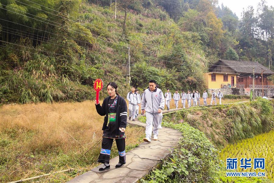 （在習(xí)近平新時(shí)代中國特色社會(huì)主義思想指引下——新時(shí)代新作為新篇章·習(xí)近平總書記關(guān)切事·圖文互動(dòng)）（3）精準(zhǔn)扶貧7年，十八洞村“長”出10余種新職業(yè)