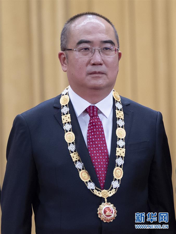 （抗疫先進(jìn)事跡·圖文互動）（1）張定宇：疫情“暴風(fēng)眼”里，“漸凍”之軀與時間賽跑