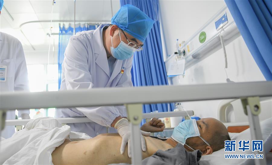 （抗疫先進(jìn)事跡·圖文互動）（4）張定宇：疫情“暴風(fēng)眼”里，“漸凍”之軀與時間賽跑