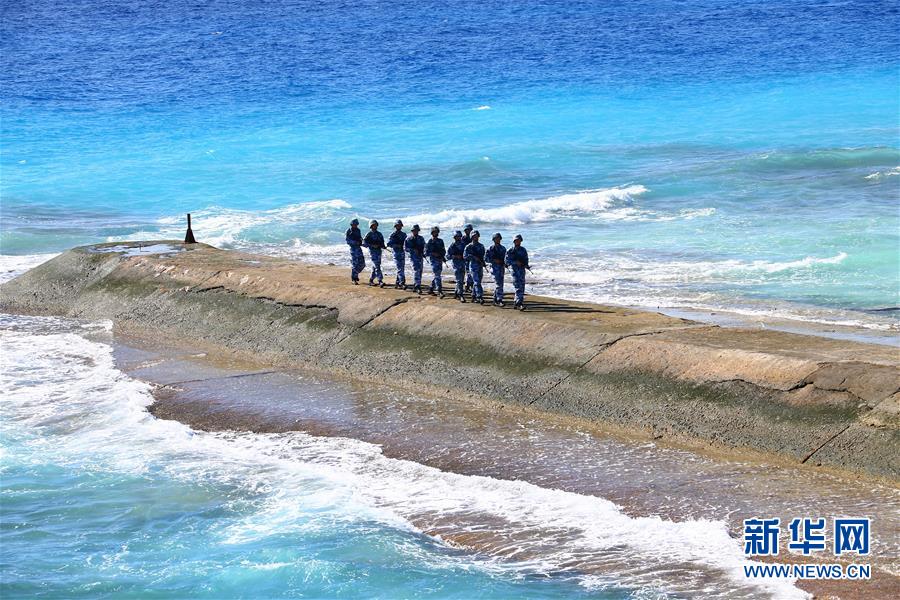 （新華全媒頭條·圖文互動）（10）沿著中國特色強軍之路闊步前進——黨中央、中央軍委領(lǐng)導(dǎo)推進國防和軍隊建設(shè)70年紀(jì)實