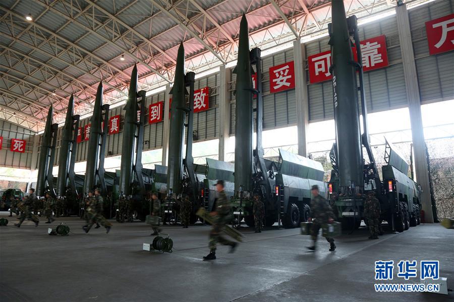 （新華全媒頭條·圖文互動）（11）沿著中國特色強軍之路闊步前進——黨中央、中央軍委領(lǐng)導(dǎo)推進國防和軍隊建設(shè)70年紀(jì)實