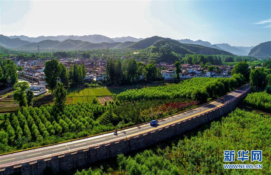 （新華全媒頭條·圖文互動(dòng)）（6）上下同心再出發(fā)——習(xí)近平總書記同出席2019年全國(guó)兩會(huì)人大代表、政協(xié)委員共商國(guó)是紀(jì)實(shí)