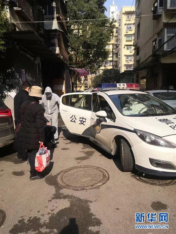 （習(xí)近平致敬的戰(zhàn)“疫”英雄·公安干警篇·圖文互動）（5）他們，抗疫一線鑄警魂