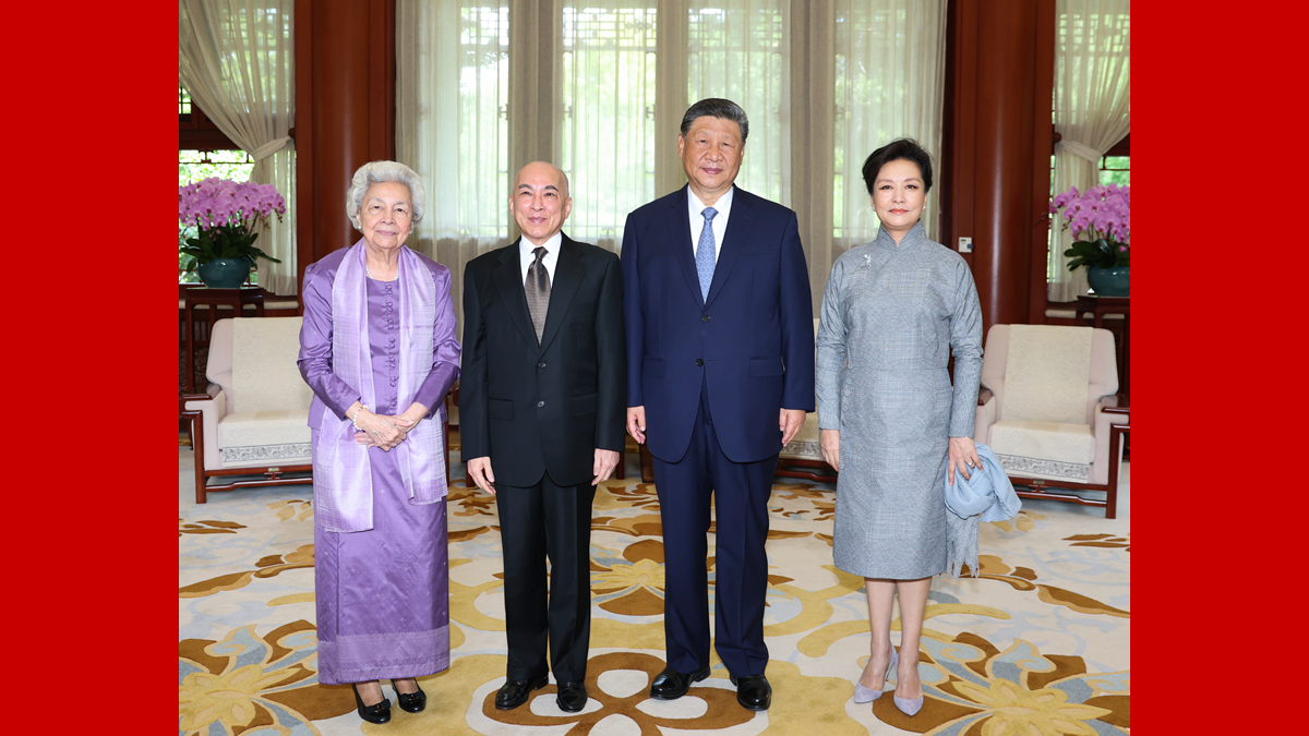 習(xí)近平夫婦會見柬埔寨國王西哈莫尼和太后莫尼列